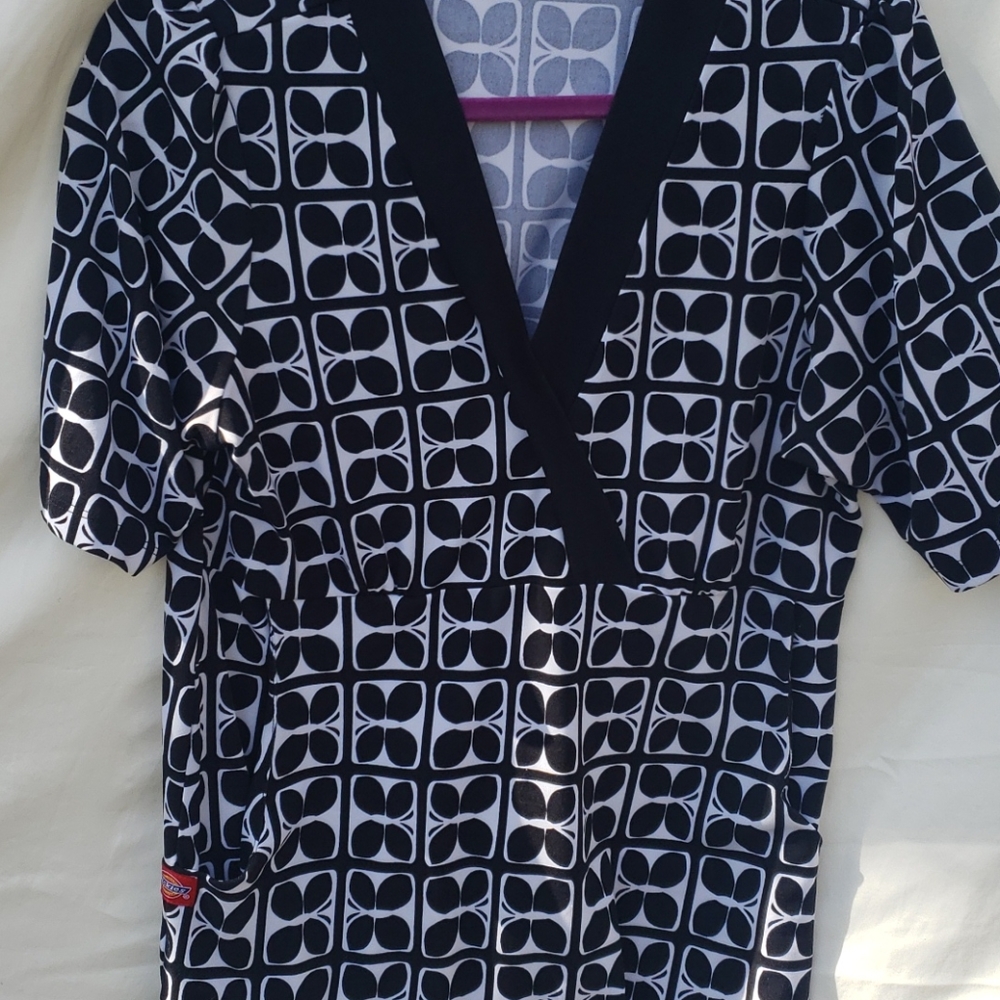 Women's M/L medical scrub top